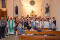 groupe devant la Vierge noire groupe devant la Vierge noire