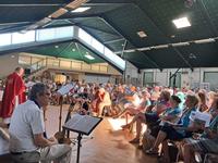 L'assemblée réunie pour la messe L'assemblée réunie pour la messe