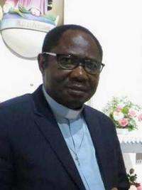 Père Robert Lokiatolo (curé) Père Robert Lokiatolo (curé)