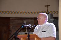 Le père David introduit la soirée Le père David introduit la soirée