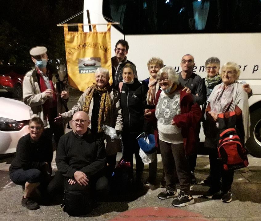 Groupe "Chemin de Joie" au départ pour le Pélerinage Foi et lumière à Lourdes du 27.10 au 31.10.22 Groupe "Chemin de Joie" au départ pour le Pélerinage Foi et lumière à Lourdes du 27.10 au 31.10.22