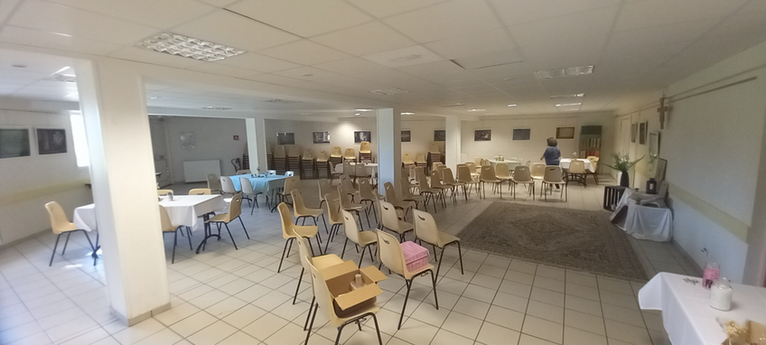 Préparation de la salle pour la soirée du mardi 7 octobre 2025 _ avec Jacqueline et  Maria Préparation de la salle pour la soirée du mardi 7 octobre 2025 _ avec Jacqueline et  Maria