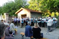 L'animation devant le cimetière L'animation devant le cimetière
