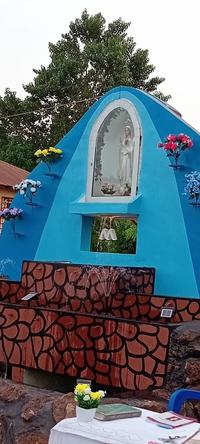 Grotte mariale nouvellement édifiée Grotte mariale nouvellement édifiée