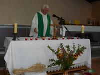 Pierre Roudet célébrant la messe Pierre Roudet célébrant la messe
