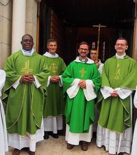 Septembre 2016 : messe d'installation du Père Jean-Philippe Goudot, nouveau curé de la paroisse et du Père Kouassi-Yves Yao, vicaire Septembre 2016 : messe d'installation du Père Jean-Philippe Goudot, nouveau curé de la paroisse et du Père Kouassi-Yves Yao, vicaire