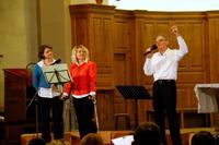 Robert accompagné par Isabelle et Laeticia Robert accompagné par Isabelle et Laeticia