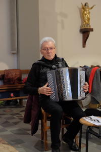 L'accordéoniste accompagne Douce Nuit L'accordéoniste accompagne Douce Nuit