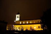 L'extérieur de l'église éclairée L'extérieur de l'église éclairée
