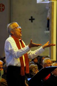 André dirigeant le choeur St Luc André dirigeant le choeur St Luc
